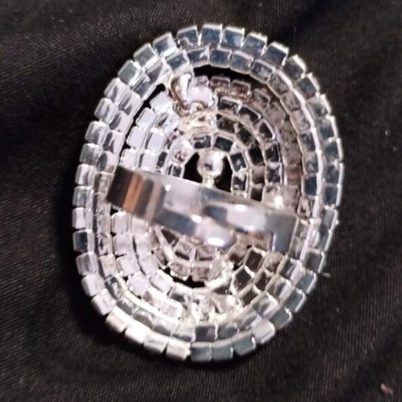Silvertone Gorgeous Sexy Nightclub Party Rhinestone 1.7-1.8 cm Adjustable Ring - Picture 7 of 7